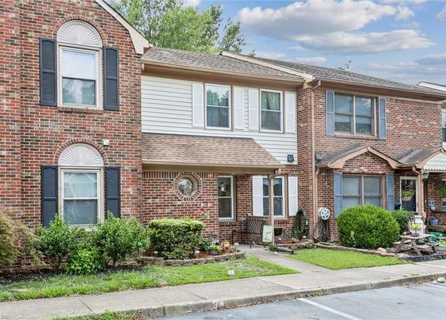 Property at 19 Dawn Ln, Hampton, VA 23666, 3 beds, 2.5 baths
