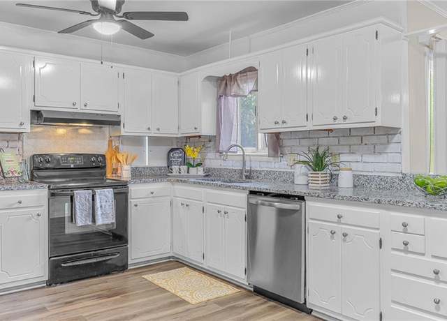 Property at 548 Rosemont Rd S, Virginia Beach, VA 23452, 5 beds, 3 baths