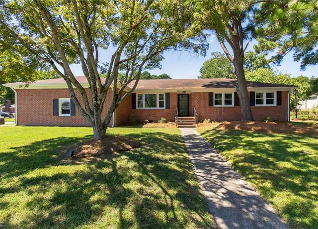 Property at 1900 Varsity Dr, Chesapeake, VA 23324, 3 beds, 2 baths