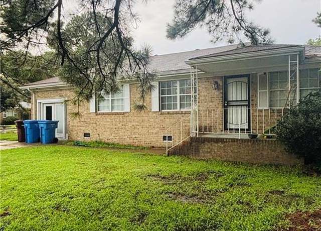 Property at 2432 Strawberry Ln, Chesapeake, VA 23324, 4 beds, 2 baths
