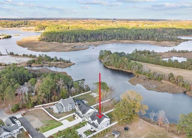 Property at 905 Aberdeen Ln, Chesapeake, VA 23322, 5 beds, 3.5 baths