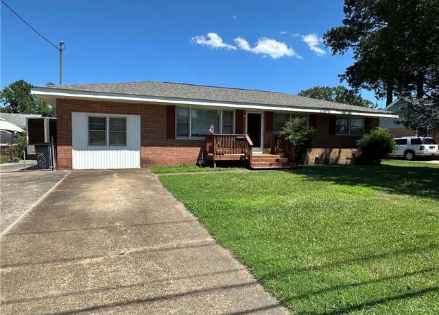 Property at 712 Macon Rd, Hampton, VA 23666, 3 beds, 1 bath