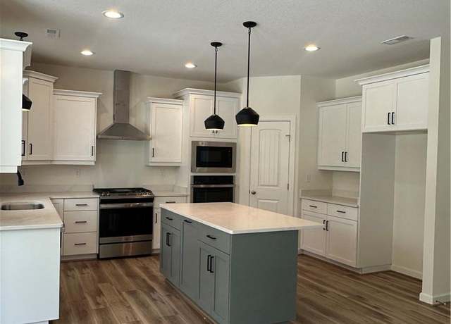 Property at 1028 Loutro Ct, Chesapeake, VA 23322, 5 beds, 3.5 baths