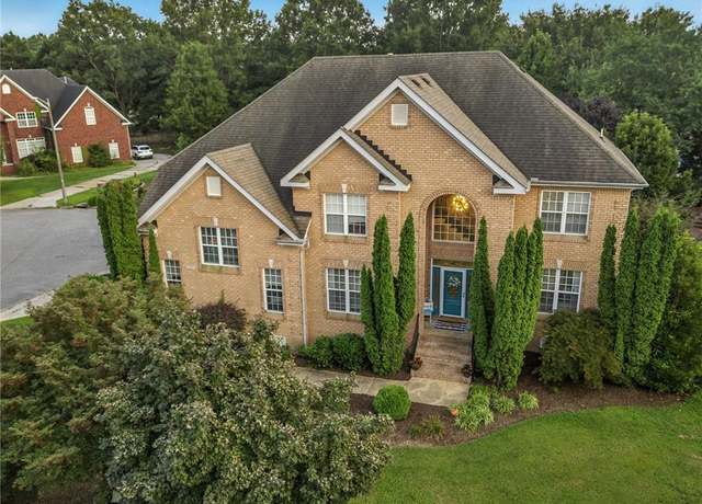 Property at 905 Lingale Arch, Chesapeake, VA 23322, 5 beds, 3 baths