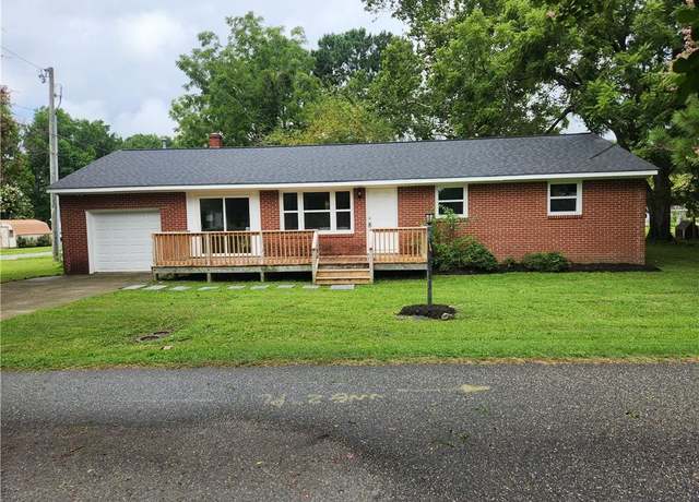 Property at 32 Betz Ln, Hampton, VA 23666, 3 beds, 1 bath