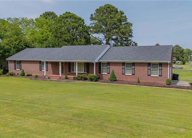 Property at 136 Crescent Dr, Franklin, VA 23851, 3 beds, 2 baths
