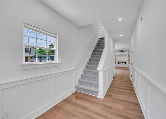 Property at 20 Kimberly Ave, Hampton, VA 23663, 4 beds, 2.5 baths