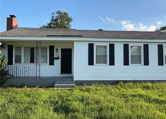 Property at 128 Green Meadow Dr, Portsmouth, VA 23701, 3 beds, 2 baths