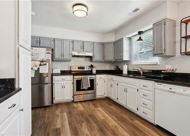 Property at 2900 Durbin Pl, Virginia Beach, VA 23453, 3 beds, 2 baths