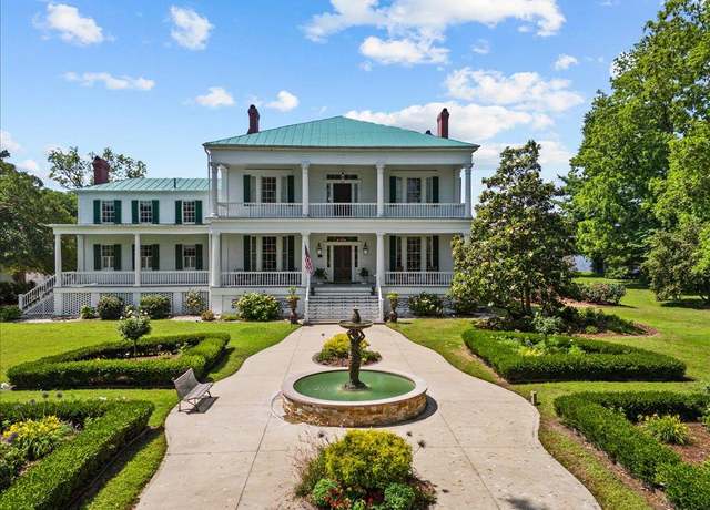 Property at 121 W King St, Edenton, NC 27932, 5 beds, 3.5 baths