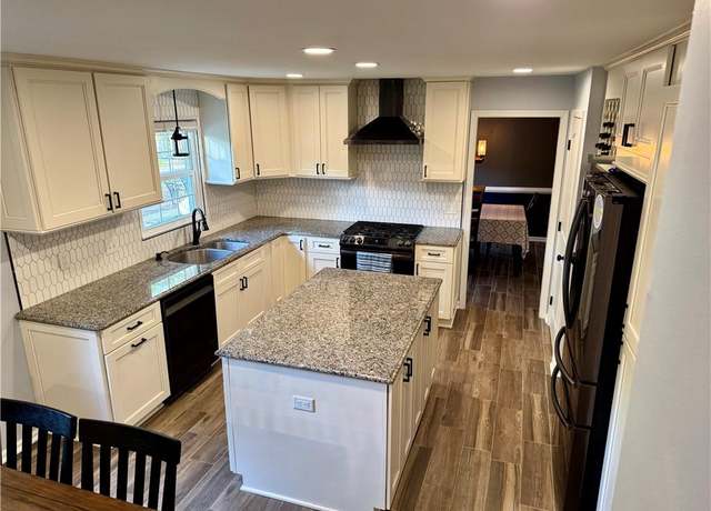 Property at 629 Old Dominion Rd, Yorktown, VA 23692, 4 beds, 2.5 baths