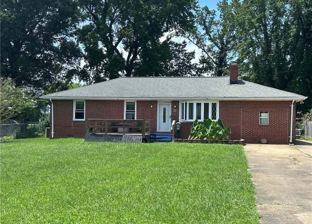 Property at 21 Suburban Pkwy, Hampton, VA 23661, 3 beds, 1.5 baths