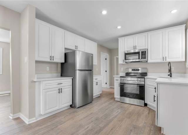 Property at 2124 Chestnut St, Portsmouth, VA 23704, 3 beds, 2 baths