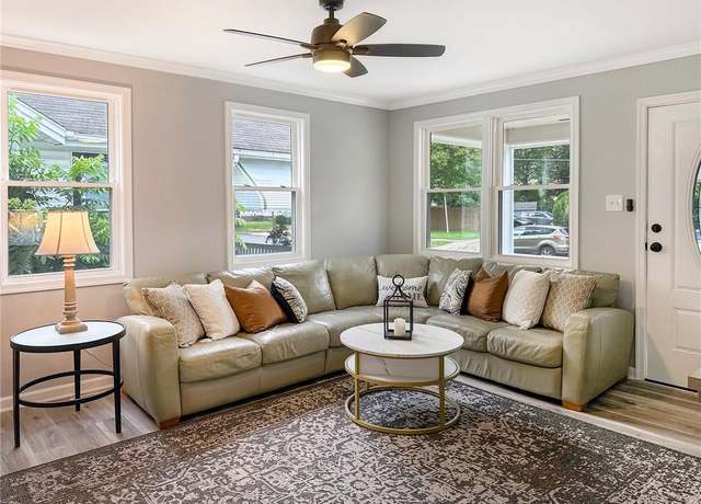 Property at 305 Constitution Ave, Portsmouth, VA 23704, 5 beds, 2 baths