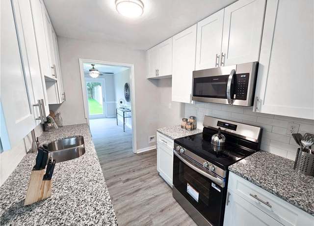 Property at 5732 Rivermill Cir, Portsmouth, VA 23703, 2 beds, 2.5 baths