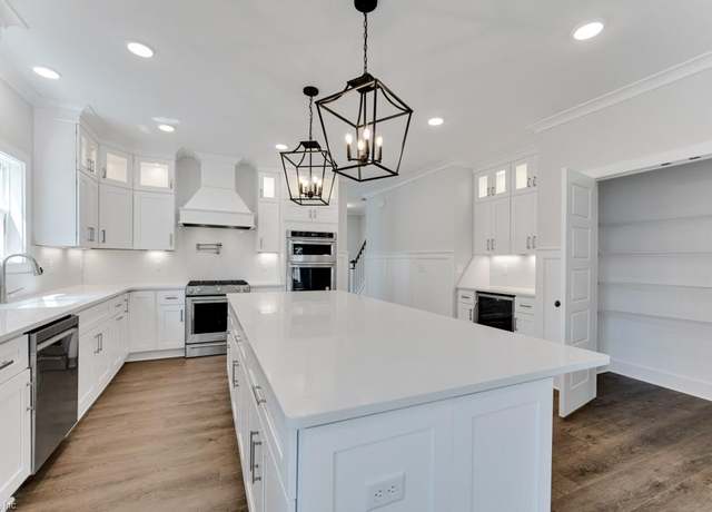 Property at 1359 Rockbridge Ave, Norfolk, VA 23508, 5 beds, 3 baths