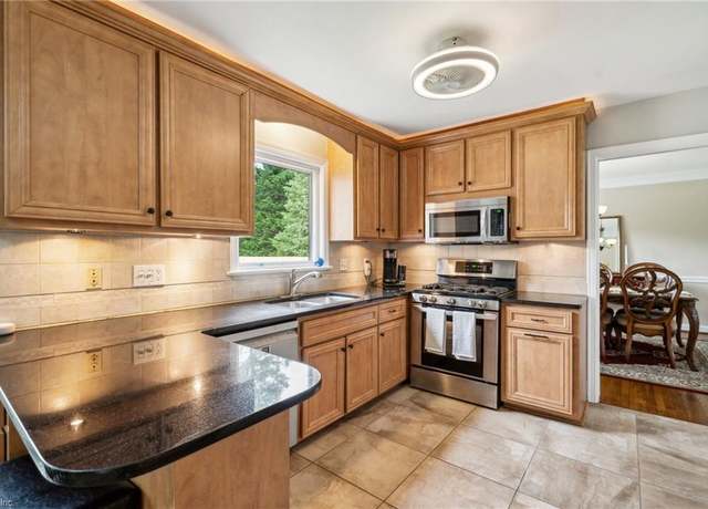 Property at 108 Bayview Dr, Yorktown, VA 23692, 5 beds, 3.5 baths