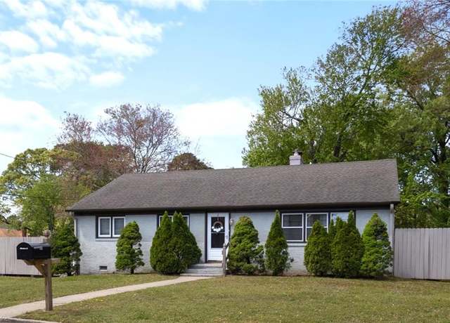 Property at 16 Lakeview Dr, Newport News, VA 23602, 3 beds, 1.5 baths