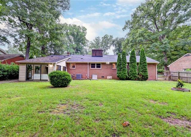 Property at 4 Ratcliffe Pl, Newport News, VA 23606, 3 beds, 2 baths