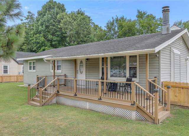 Property at 1000 Wingfield Ave, Chesapeake, VA 23325, 3 beds, 2 baths