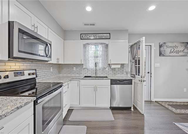 Property at 422 Brockwell Ave, Norfolk, VA 23502, 3 beds, 2 baths