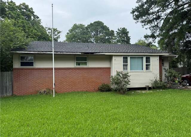 Property at 612 Providence Rd, Chesapeake, VA 23325, 2 beds, 1 bath
