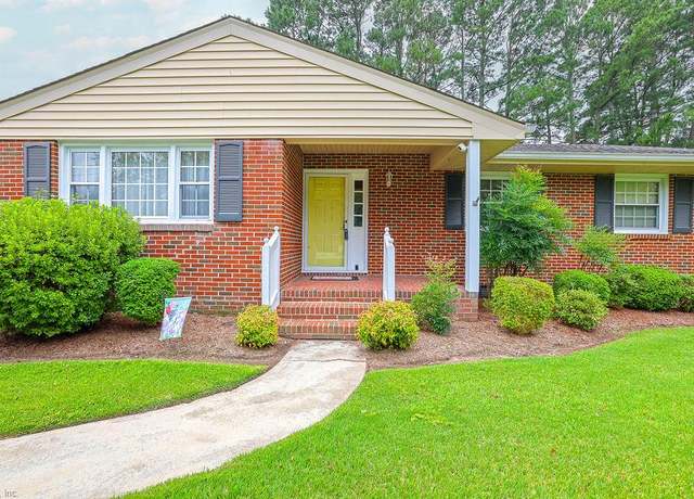 Property at 321 Crescent Dr, Franklin, VA 23851, 3 beds, 2 baths