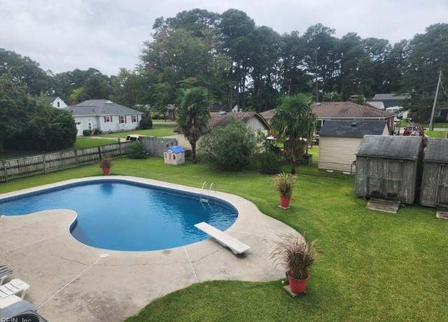 Property at 301 Edgewood Rd, Portsmouth, VA 23704, 5 beds, 2 baths