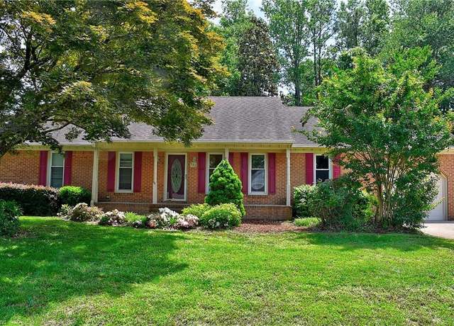 Property at 537 Gloria Dr, Chesapeake, VA 23322, 4 beds, 2 baths