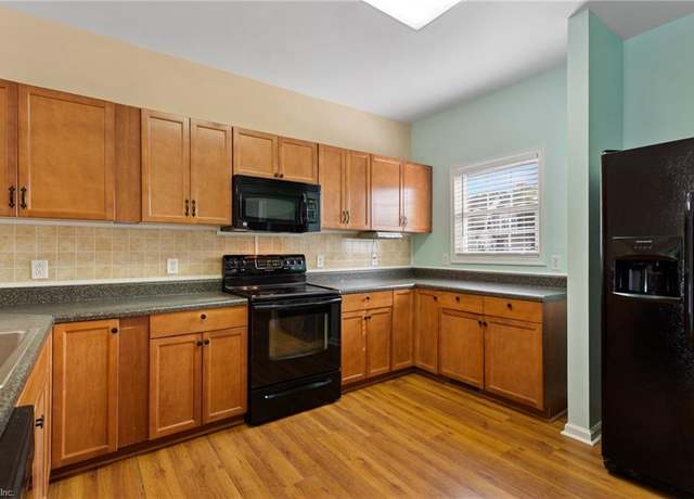 Property at 106 Dan Leigh Ct, Hampton, VA 23666, 3 beds, 2 baths