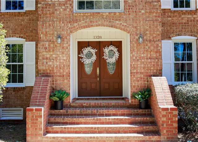 Property at 1328 Harris Rd, Virginia Beach, VA 23452, 4 beds, 3 baths