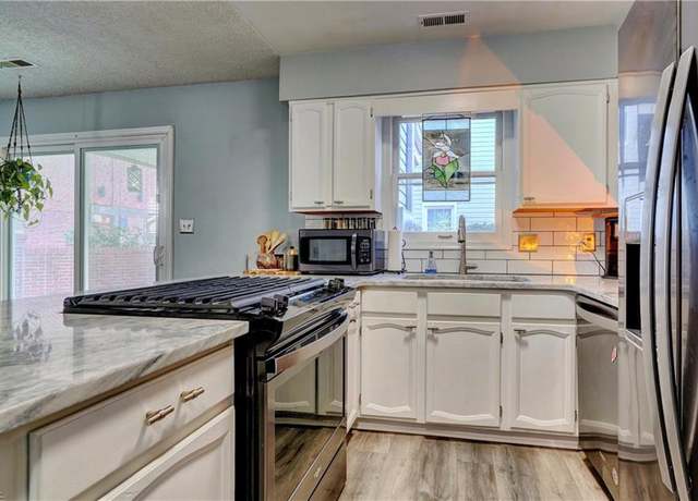 Property at 333 London St, Portsmouth, VA 23704, 2 beds, 2 baths