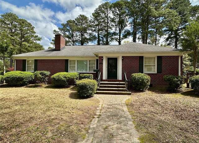 Property at 520 N Broad St, Suffolk, VA 23434, 3 beds, 2.5 baths