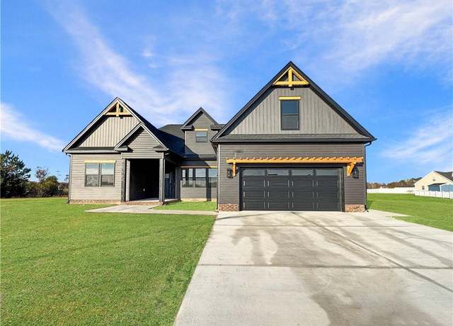 Property at 101 Yawl St, Elizabeth City, NC 27909, 5 beds, 3 baths