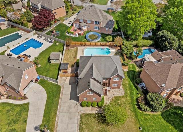 Property at 627 River Gate Rd, Chesapeake, VA 23322, 4 beds, 3 baths