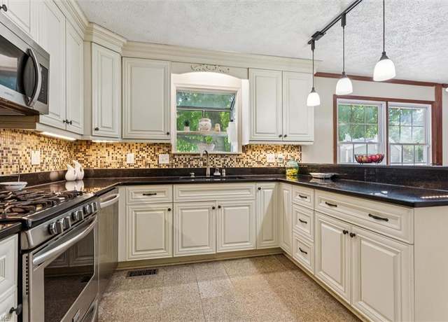 Property at 102 Canvasback Trl, Newport News, VA 23602, 4 beds, 2.5 baths