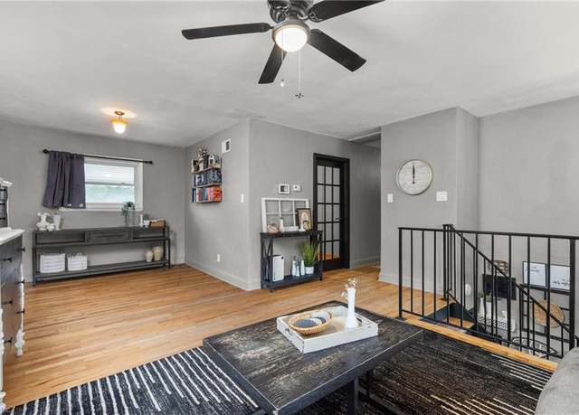 Property at 705 Coach House Ct, Virginia Beach, VA 23452, 4 beds, 1.5 baths