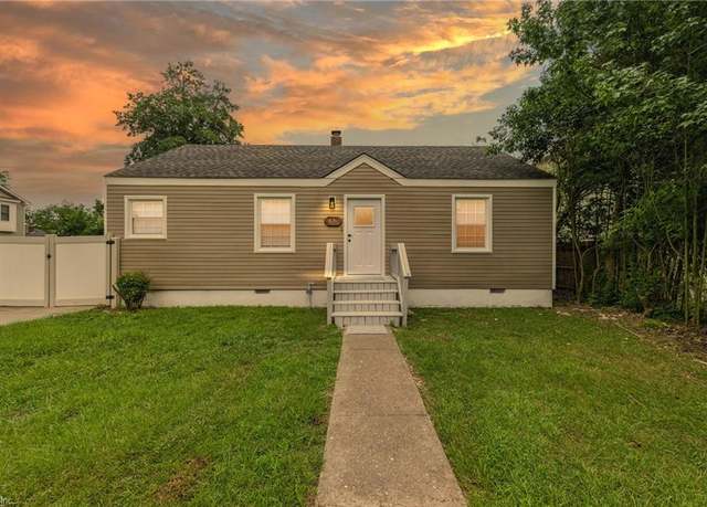 Property at 430 Clovelly Ln, Hampton, VA 23669, 3 beds, 2 baths