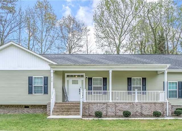 Property at 2139 Oregon Ave, Suffolk, VA 23434, 3 beds, 2.5 baths