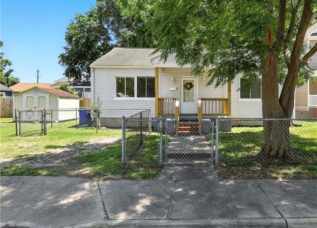Property at 654 45th St, Newport News, VA 23607, 3 beds, 1 bath