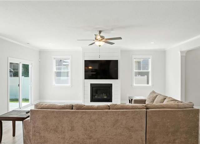 Property at 922 Chattanooga St, Chesapeake, VA 23322, 6 beds, 3.5 baths