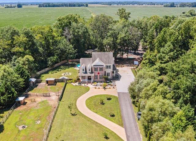 Property at 1149 Beaver Dam Rd, Chesapeake, VA 23322, 4 beds, 3.5 baths