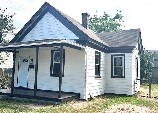 Property at 1002 E Pembroke Ave, Hampton, VA 23669, 2 beds, 1 bath