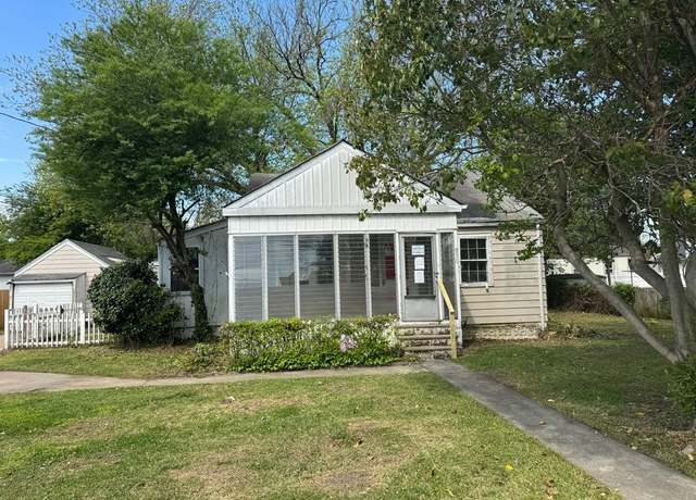 Property at 816 Gay Ave, Portsmouth, VA 23701, 2 beds, 1 bath