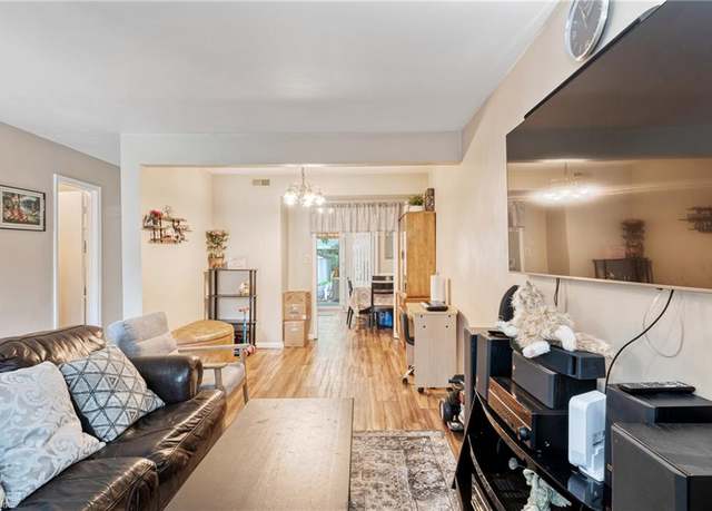 Property at 345 Hutton Cir, Virginia Beach, VA 23454, 2 beds, 1.5 baths