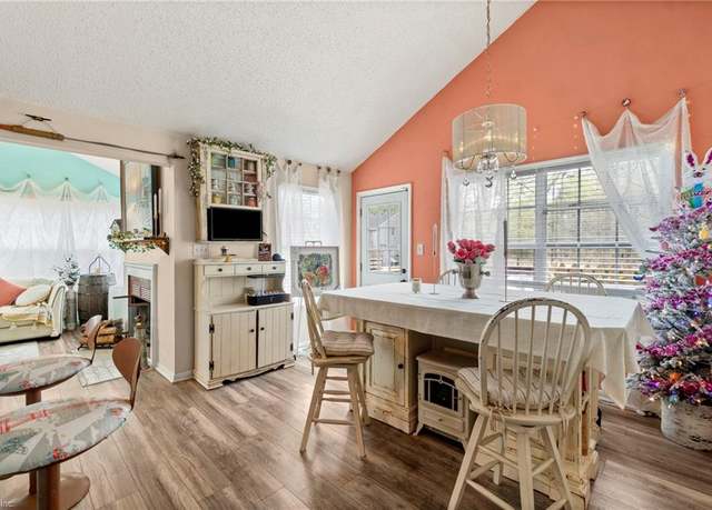 Property at 5249 Thatcher Way, Virginia Beach, VA 23456, 2 beds, 2 baths