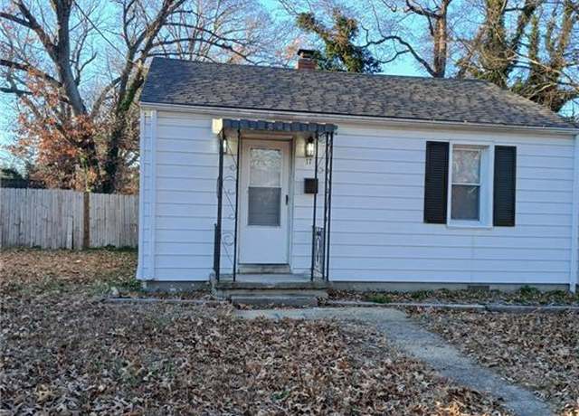 Property at 17 E Pollux Cir, Portsmouth, VA 23701, 2 beds, 1 bath