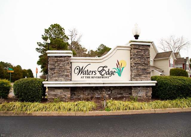 Property at 905 Lakeside Dr, Suffolk, VA 23435, 2 beds, 2.5 baths