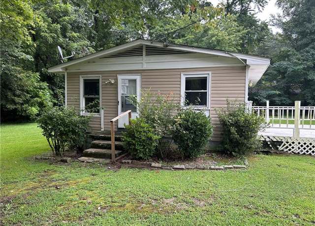 Property at 5001 Pearl St, Chesapeake, VA 23321, 4 beds, 1 bath