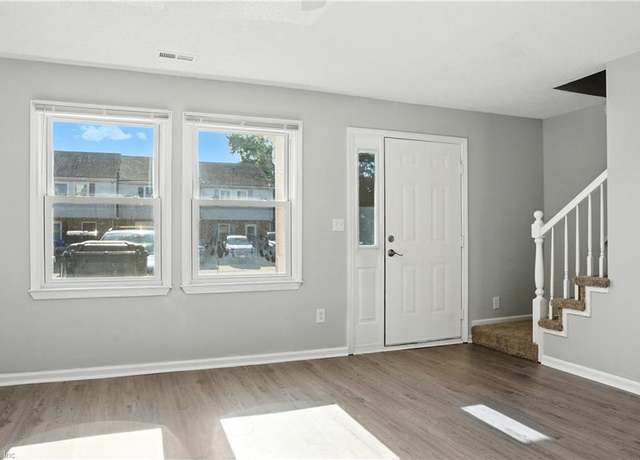 Property at 5555 Lynbrook Lndg, Virginia Beach, VA 23462, 3 beds, 1.5 baths